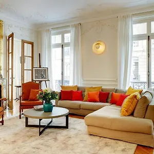 In A Great Location Close To The Eiffel Tower , Paryż Francja